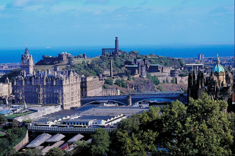 Центр Единбурґа. Шотландія, Велика Британія Центр Единбурґа. Шотландія, Велика Британія